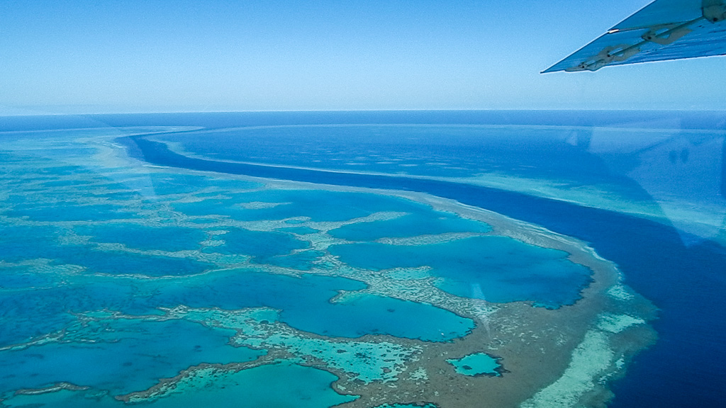 great barrier reef scenic flight