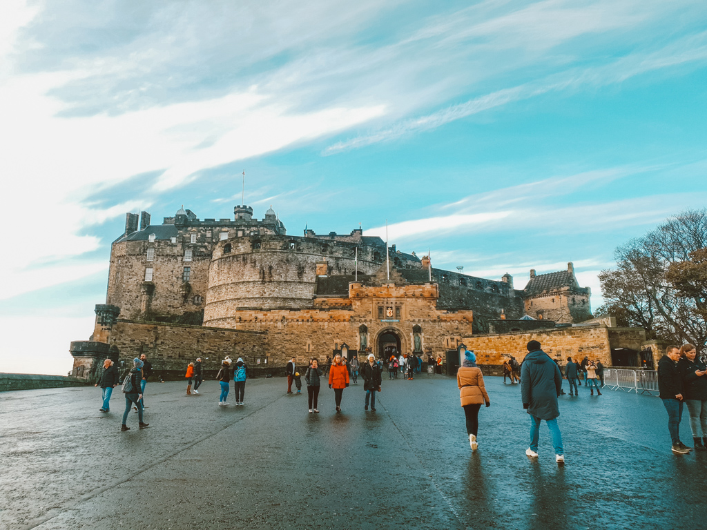 edinburgh castle in winter