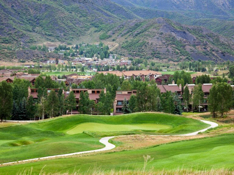 11 Cute Small Towns in Colorado To Visit in 2025