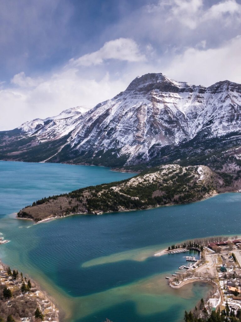 Bears Hump hike in waterton lakes