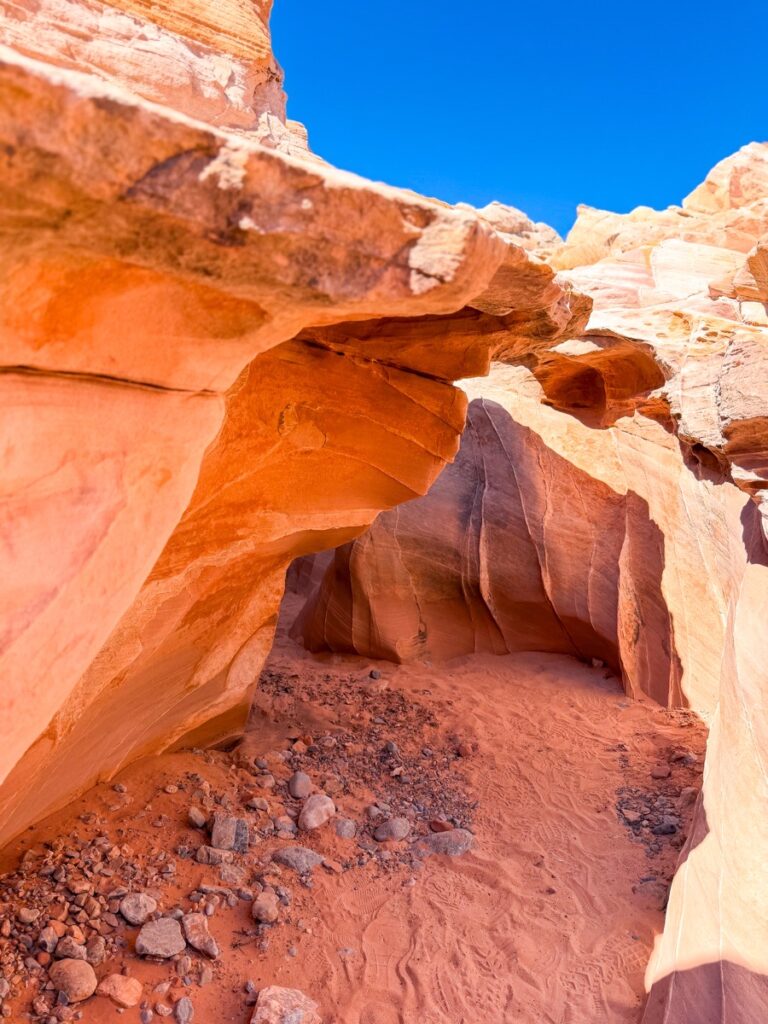 A curved sandstone overhang on the Seven Wonders Loop in the Valley of Fire